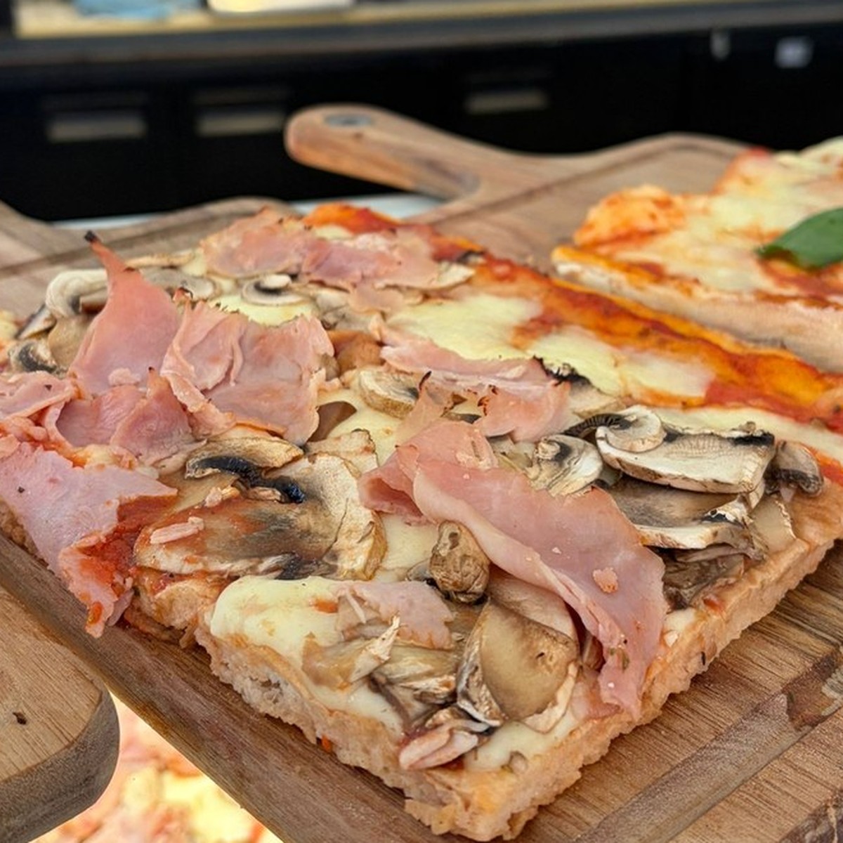Pizza prosciutto e funghi